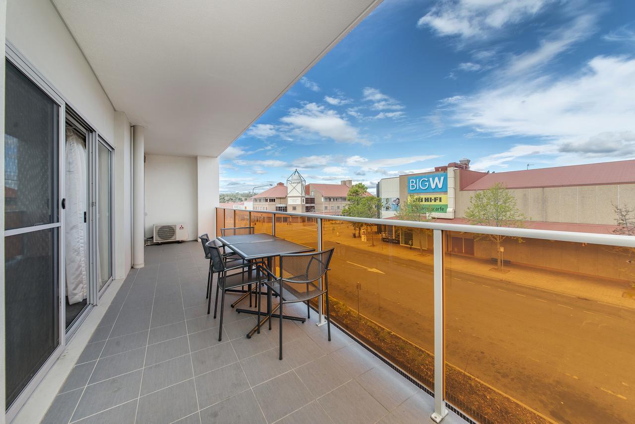 Aparthotel Abode Tuggeranong Canberra Exterior foto