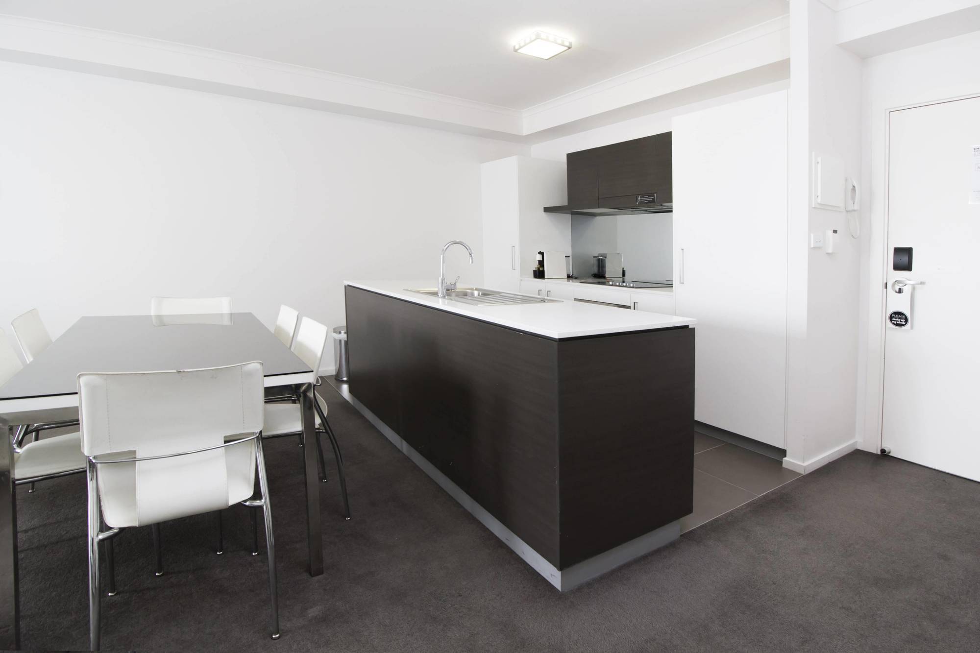 Aparthotel Abode Tuggeranong Canberra Exterior foto