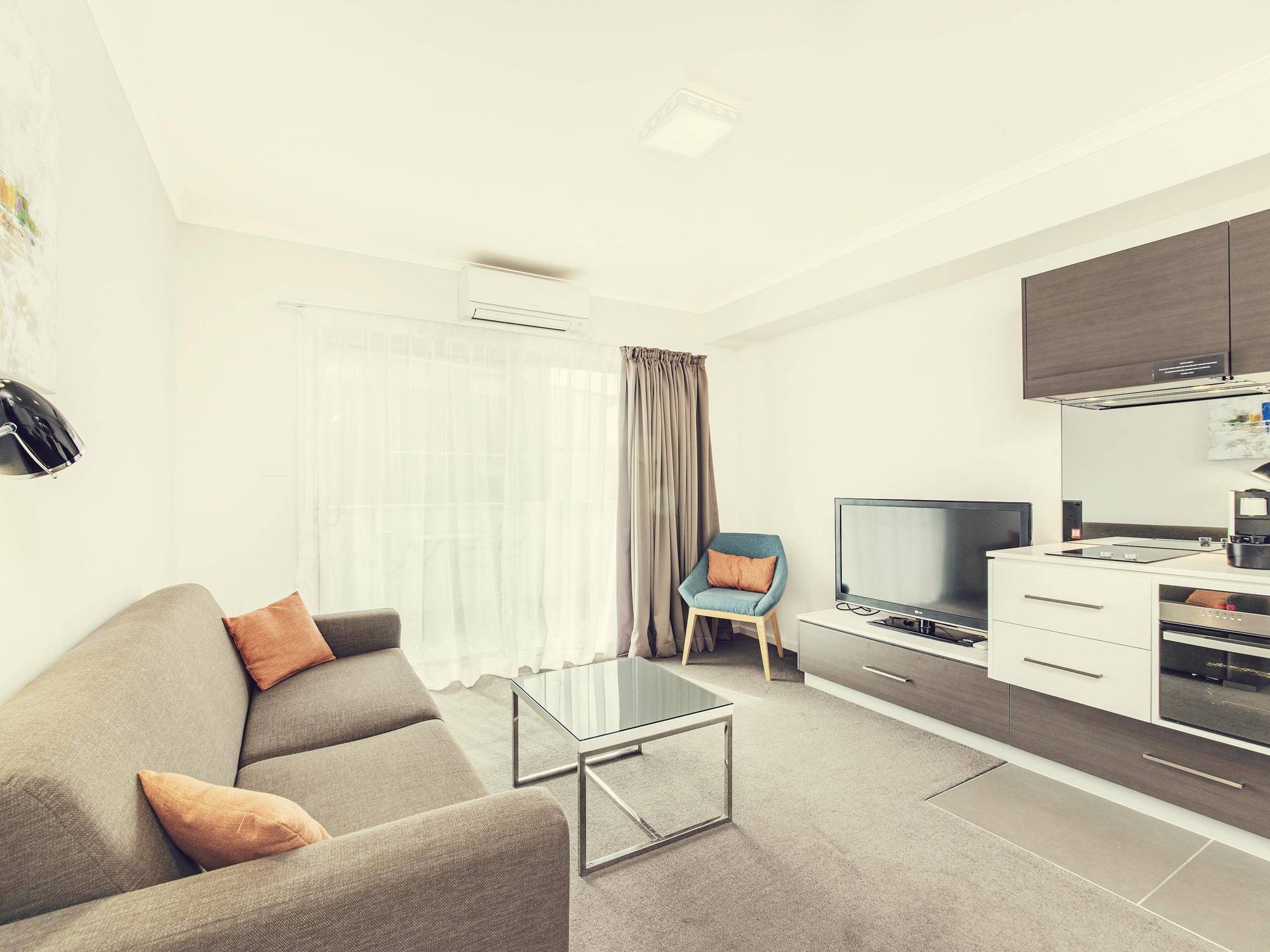 Aparthotel Abode Tuggeranong Canberra Exterior foto