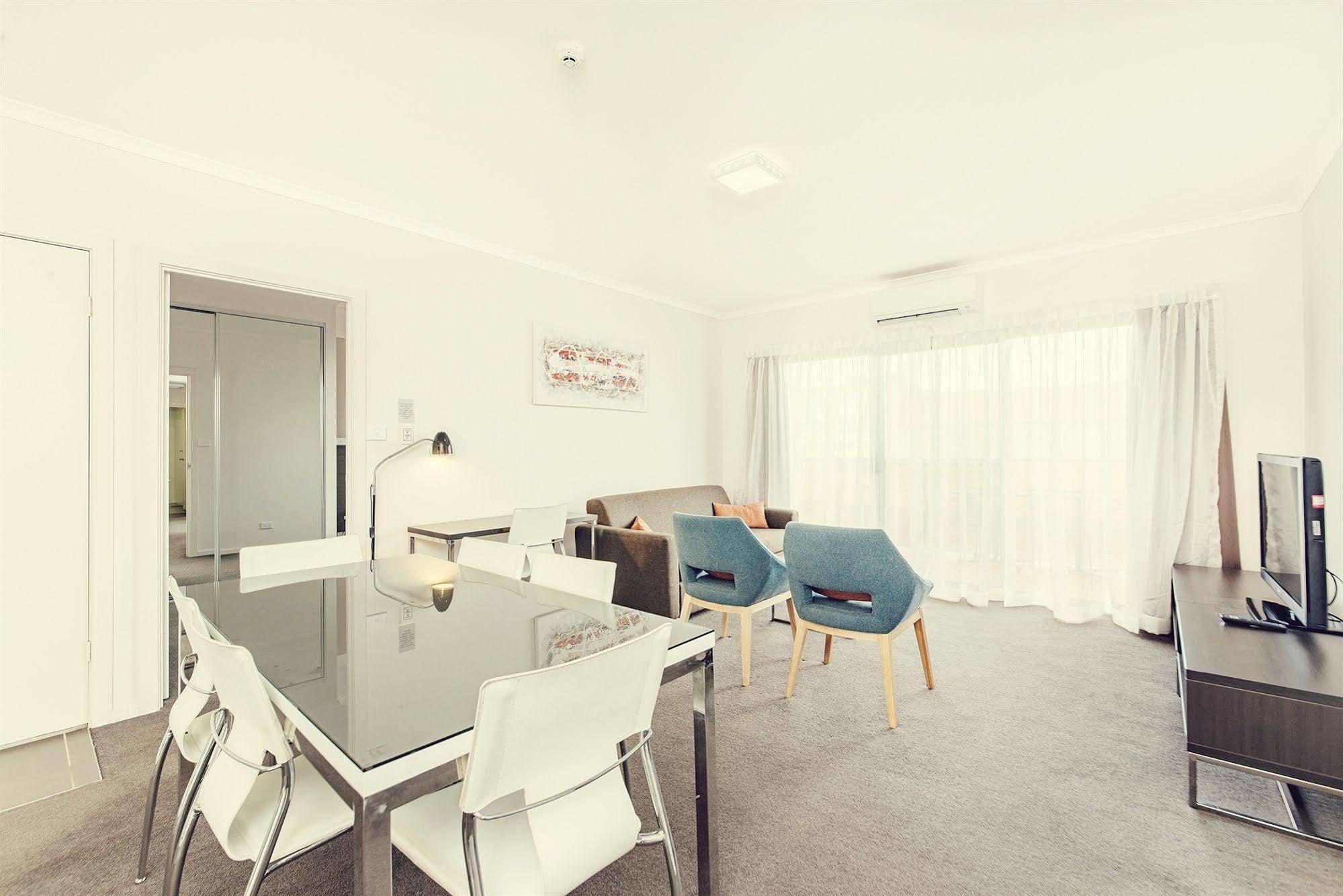 Aparthotel Abode Tuggeranong Canberra Exterior foto