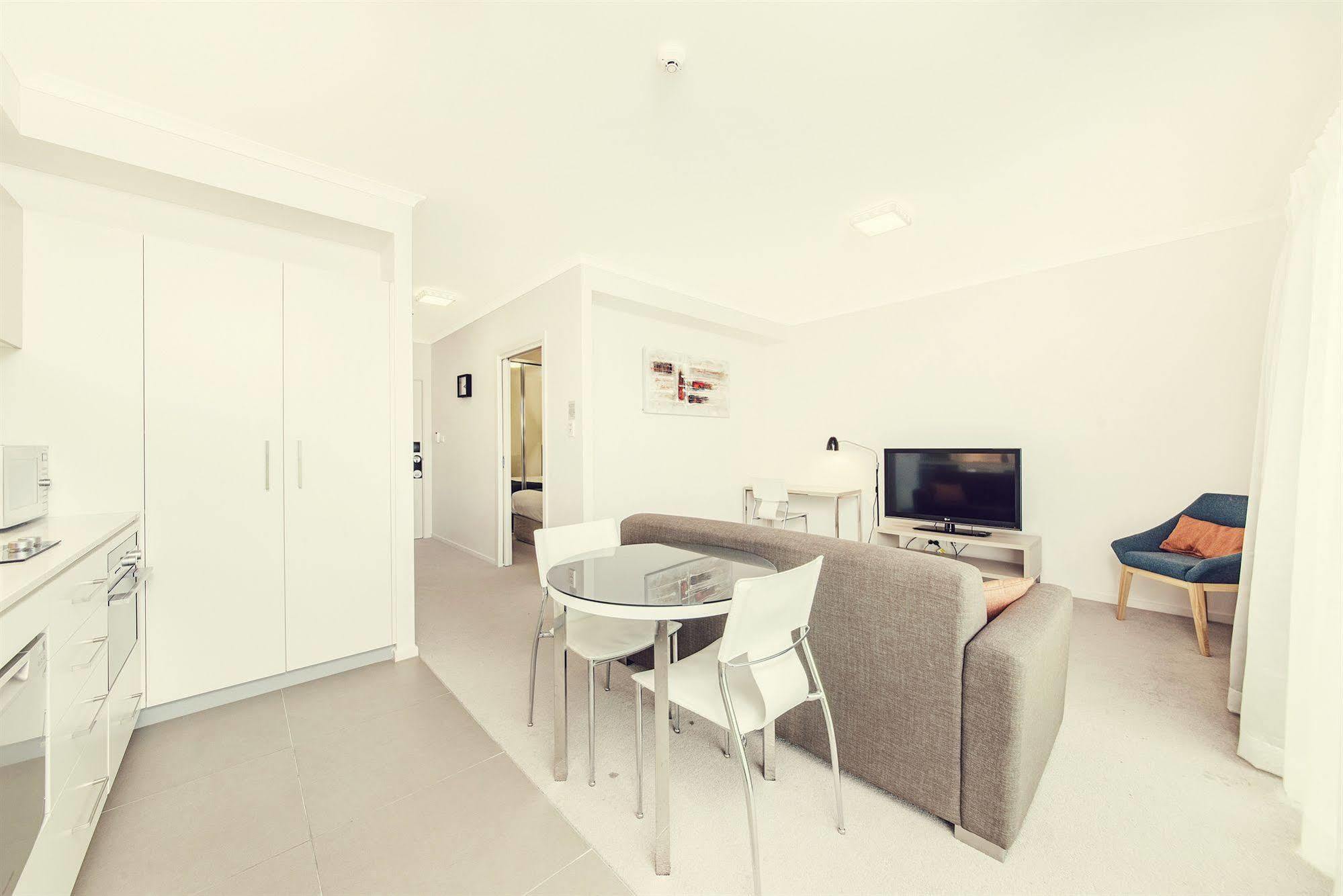 Aparthotel Abode Tuggeranong Canberra Exterior foto