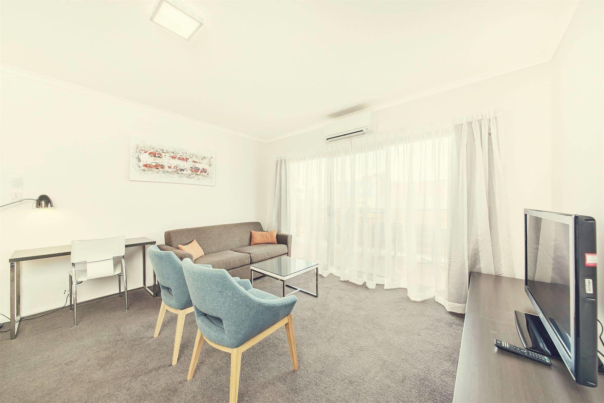 Aparthotel Abode Tuggeranong Canberra Exterior foto